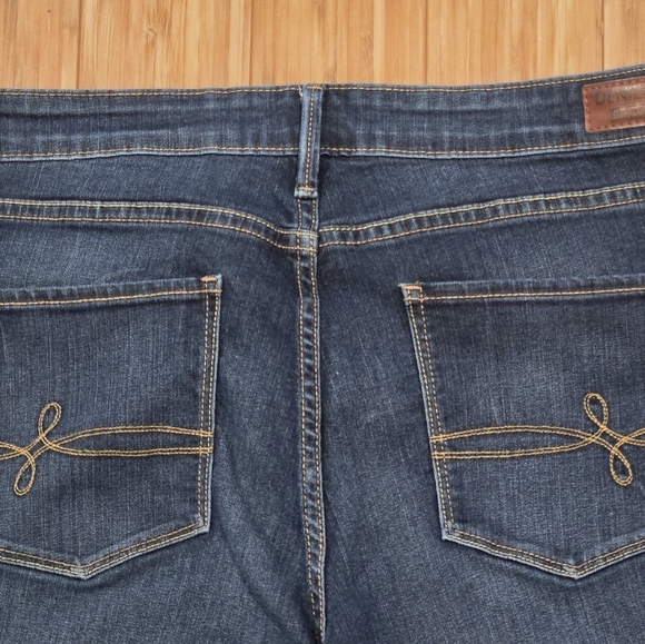 Levis Women's Dark Blue Jeans - Picture 7 of 9